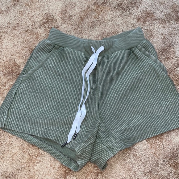 Aerie matching crewneck and shorts set - Picture 1 of 5
